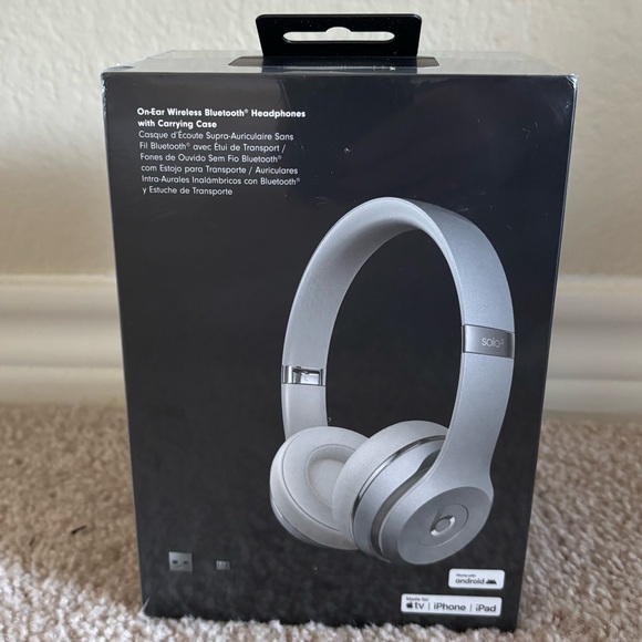 Beats Solo 3 Headphones - Picture 3 of 5